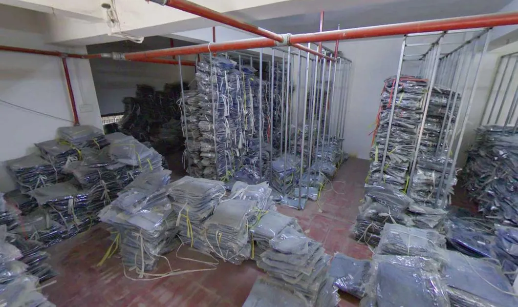 Casual Two Piece Men Set Polyester White Striped Full Zip Velvet Tracksuit