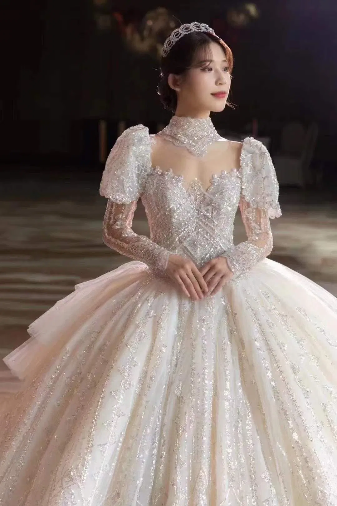 Luxry Crystals Heavy Beading Long Sleeve V-Neck Organza Tull Lace Bride′ S Party Arab Wedding Dress