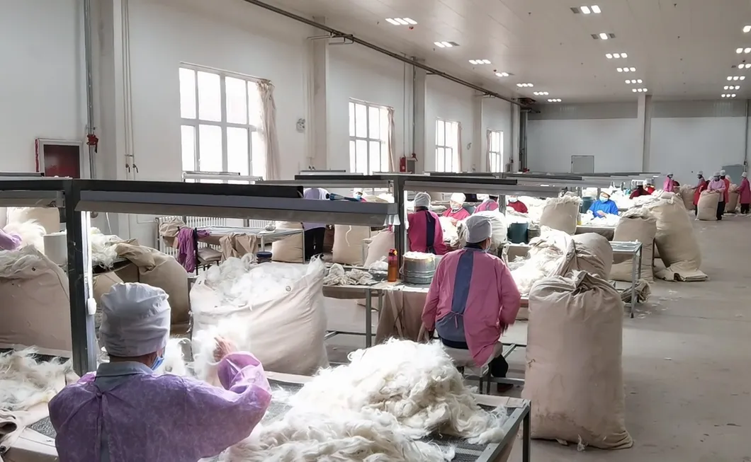 Precious Alpaca Nylon Blends Ladies Oversize V-Neck Jumper Sweater-3ply