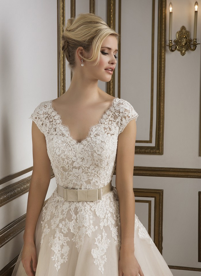 V-Back Bridal Dress Vestidos Ankle Length Short Lace Wedding Gowns Ld9531